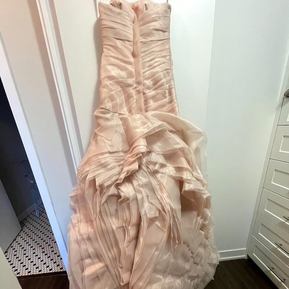 Vera Wang Blush Pink Wedding Gown Size 0 - Picture 11 of 16